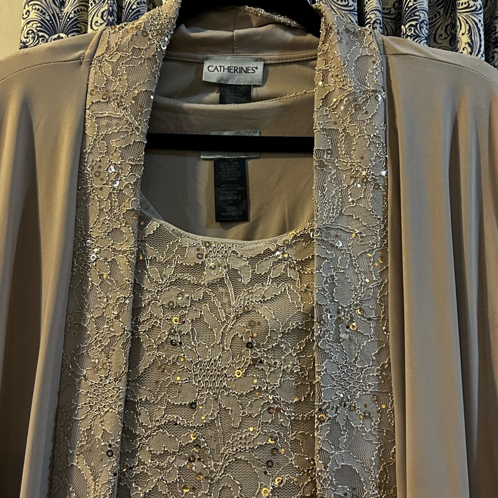 Catherine’s mother/grandmother of the bride 3 piece suit. Tan/grey.
